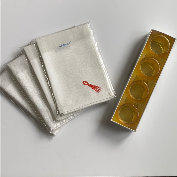 Set of 4 Linen Napkins & Napkin Rings - Picture 2 of 16